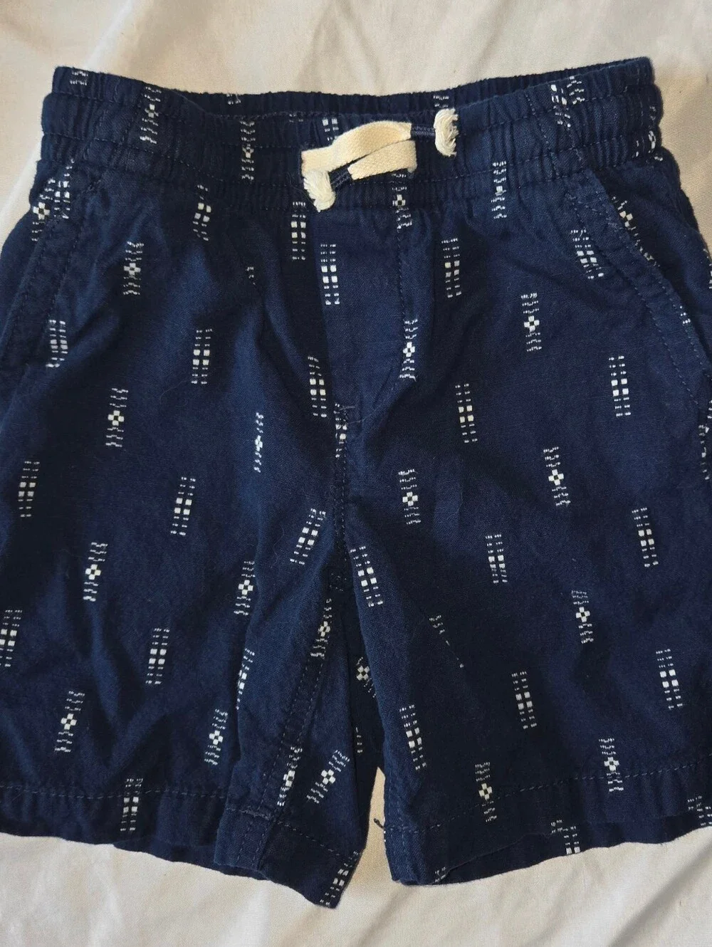 Old Navy Boy's Size 5 Navy Blue Patterned Pull-On Shorts with Cream Drawstring